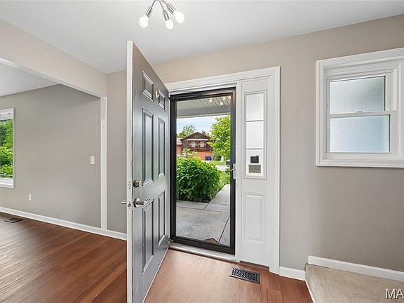 4th image of 708 Willow Wood Ct