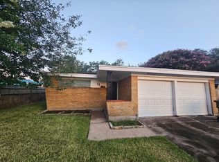 11 Manor Way, Galveston, TX 77550