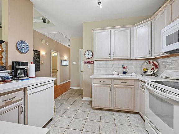 4th image of 70015 7th St