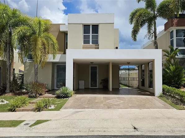 Calle Eucalipto #18, Juncos, PR 00777