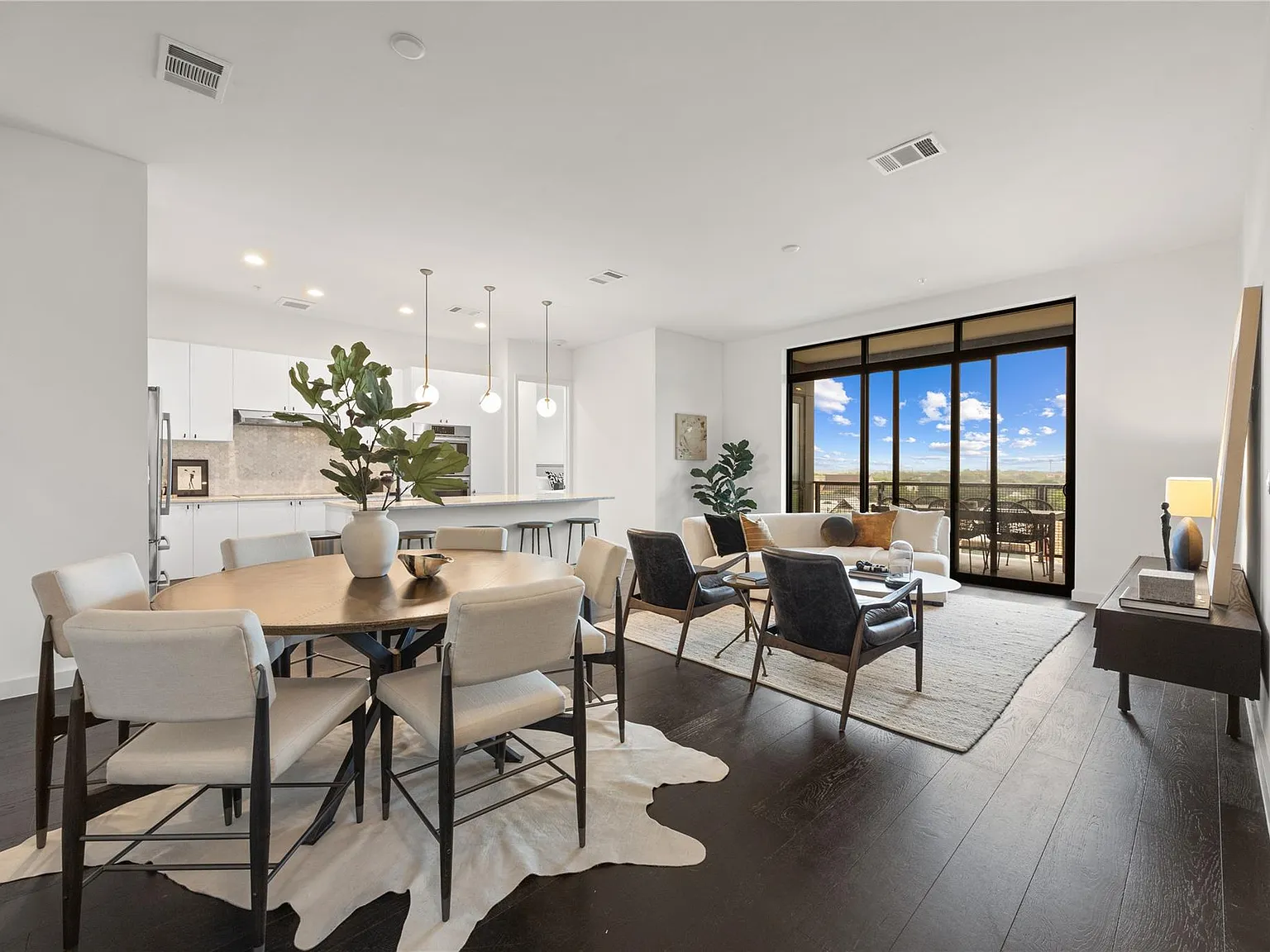 2 bed, 2.5 bath, 1496 sqft, $5,500 — Photo 3