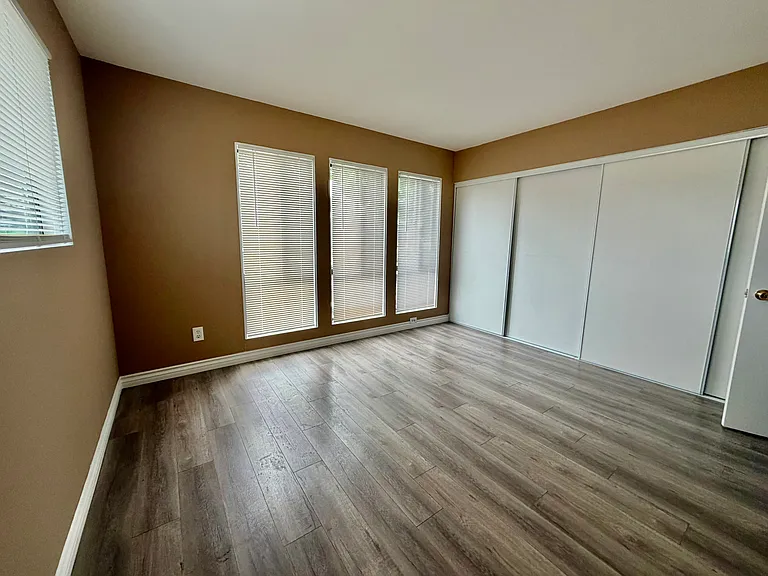 10940 Hesby St #12 — Photo 6