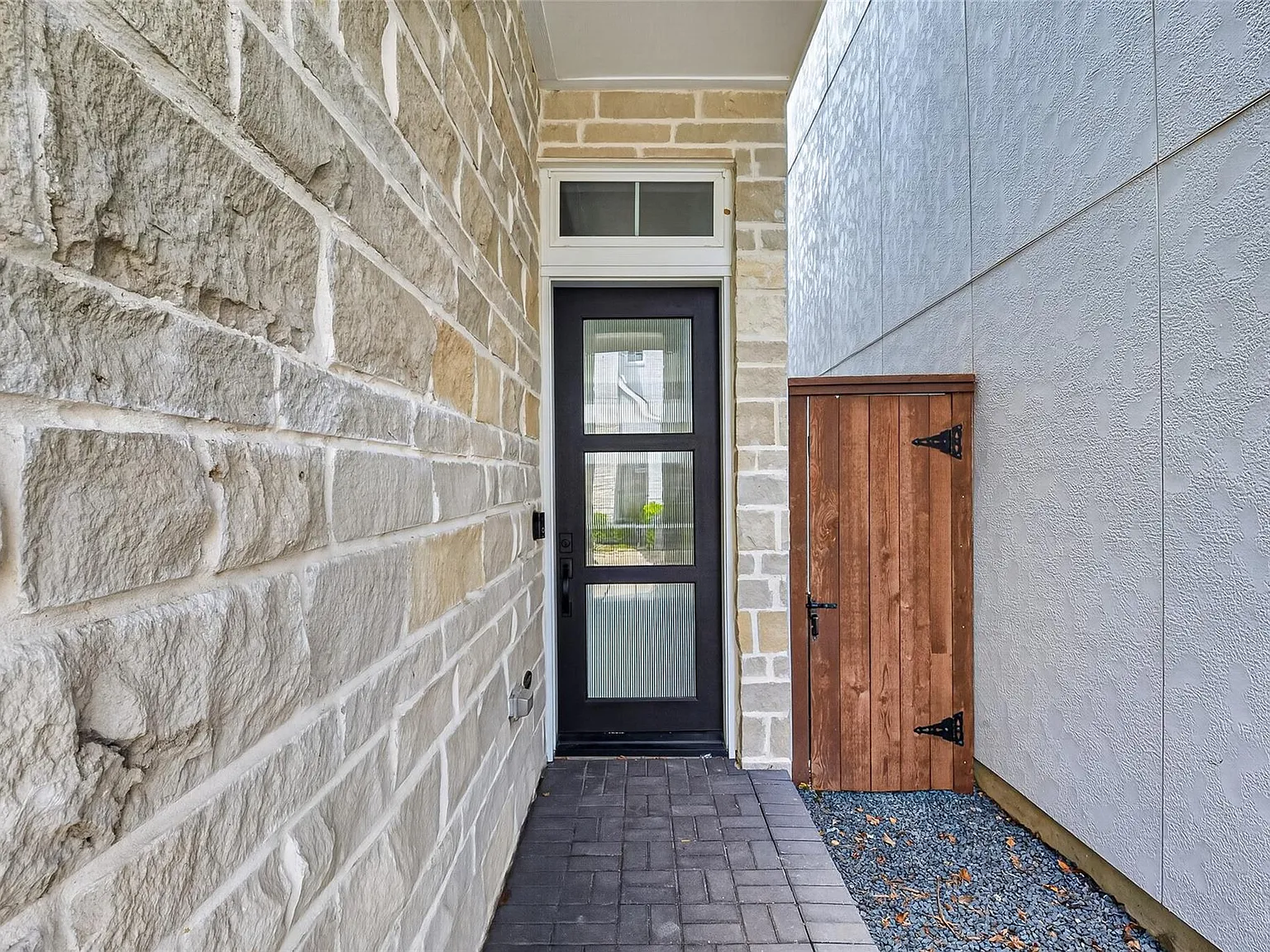 4 bed, 3.0 bath, 2396 sqft, $5,995 — Photo 3