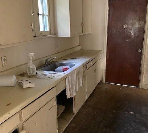 3rd image of 97 Sayre St