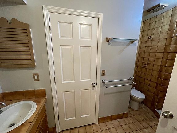 3rd image of 4101 Staffordshire Dr