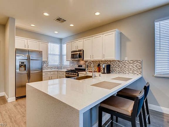 2nd image of 2592 Chantemar St