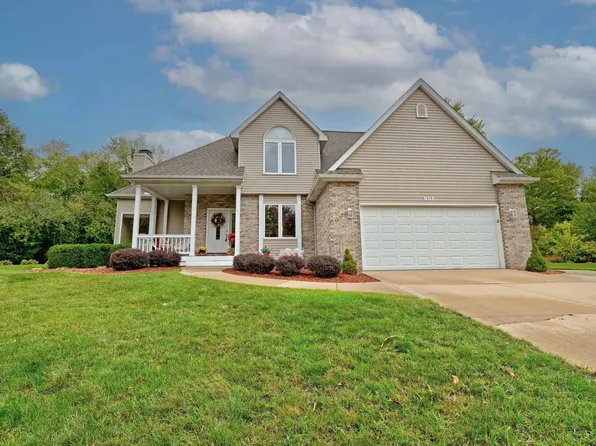 907 Whispering Oak Dr, Midland, MI 48642