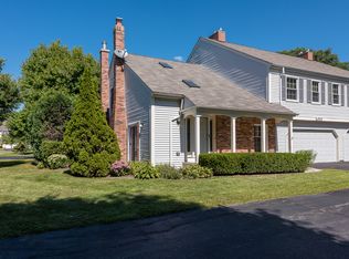 2S727 Timber Dr, Warrenville, IL 60555