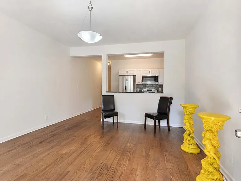 1099 Smith St SW #B — Photo 3