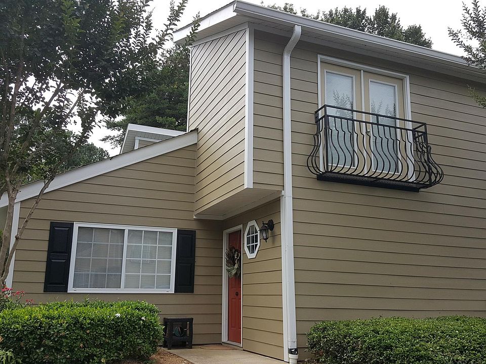 Front with the balcony from the second bedroom