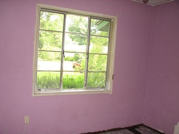 5th image of 604 Eastwood Dr