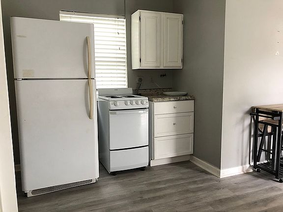 5th image of 501 N B St