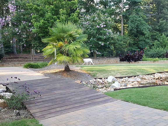 4th image of 1058 Vineyard Dr SE