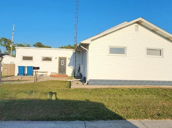 806 S Main St, Knox, IN 46534