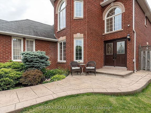 2nd image of 14 Shadywood Rd