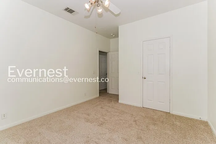 709 W 35th St — Photo 21