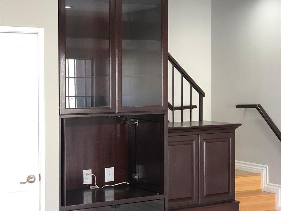 1st image of 147 W Acacia Ave APT 151