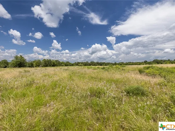 1366 County Road 447, Waelder, TX 78959