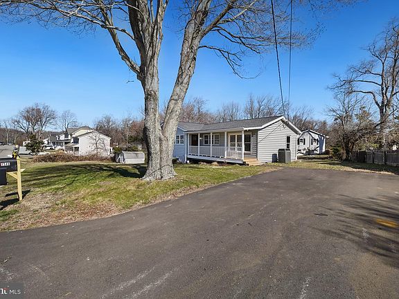 4th image of 1546 Ridgely Dr