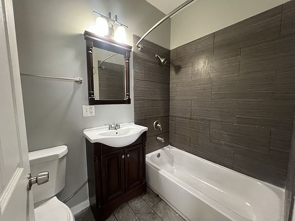 5th image of 1919 S Racine Ave #3R