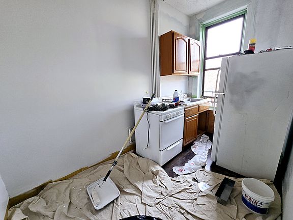 3rd image of 601 Kosciuszko St #2F