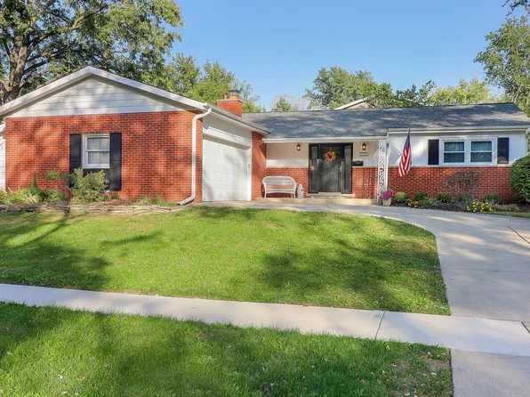 7035 Sierra Dr, Darien, IL 60561