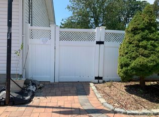687 East Dr #2, Lindenhurst, NY 11757
