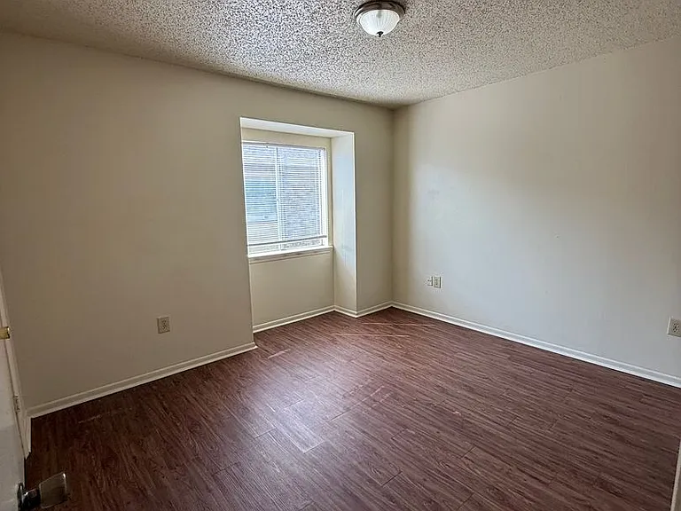 8727 Granite Dr — Photo 1