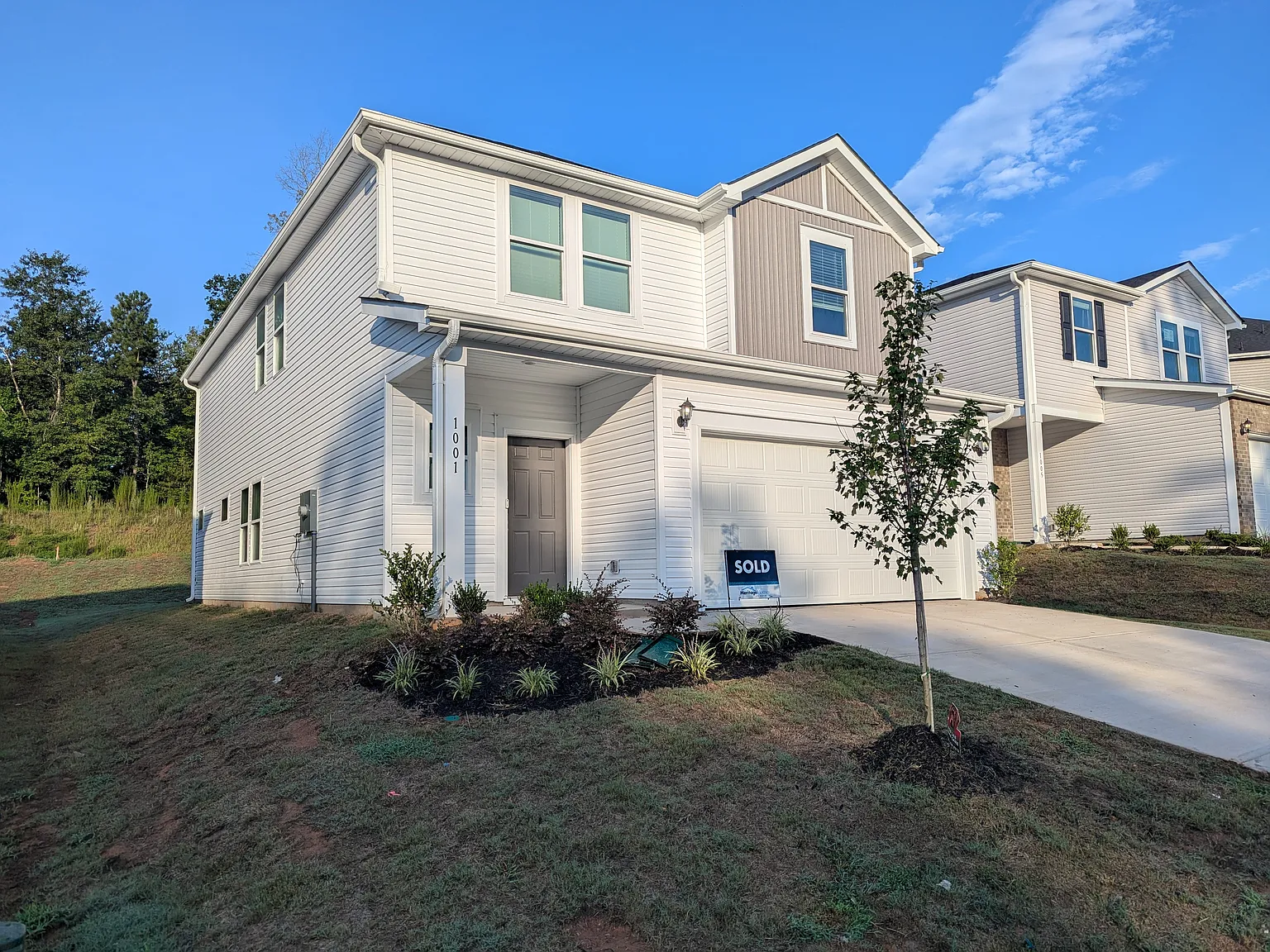 5 bed, 2352 sqft, $2,395 — Photo 1