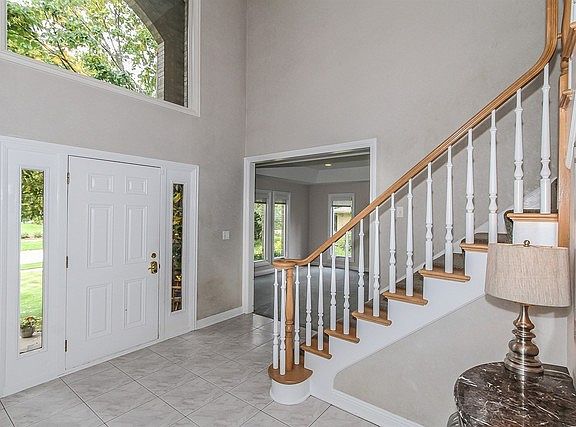3rd image of 401 Brentwood Ct