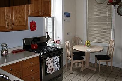 3rd image of 2458 N Burling St #2