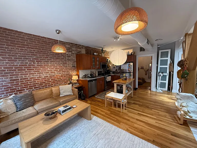 82 N Lexington Ave — Photo 6