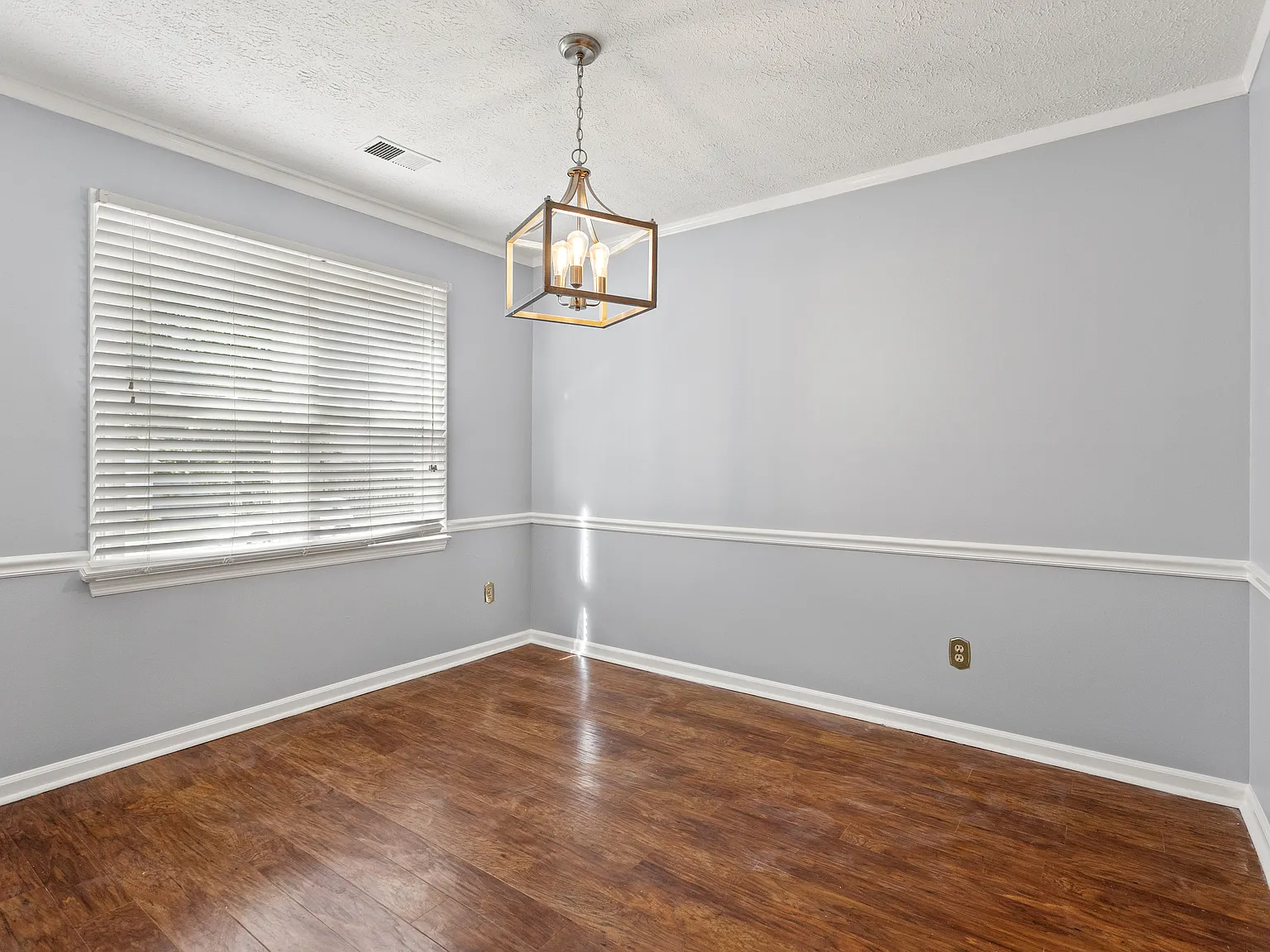 3 bed, 1760 sqft, $1,950 — Photo 4