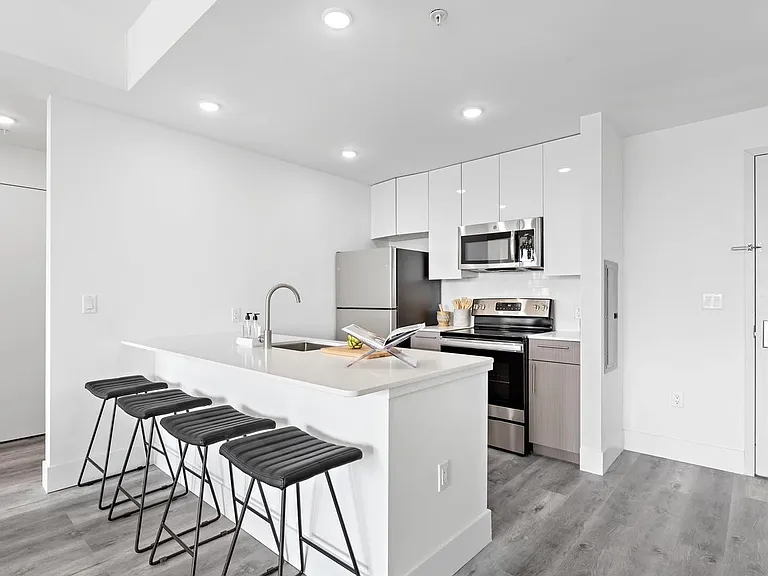 460 Grand — Photo 11