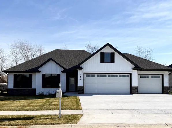1432 Crossroads Dr, De Pere, WI 54115