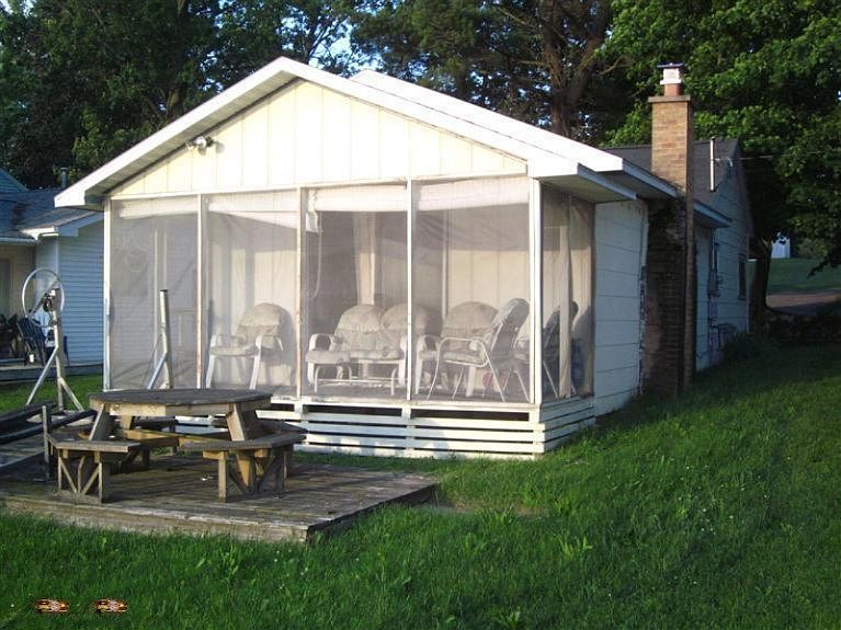 1st image of 731 Lakeside Dr
