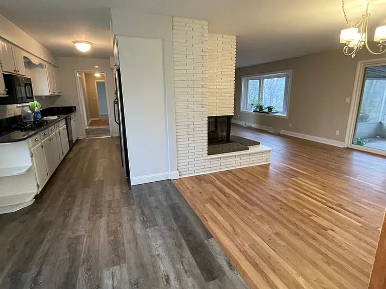 3212 Charing Cross Rd — Photo 22