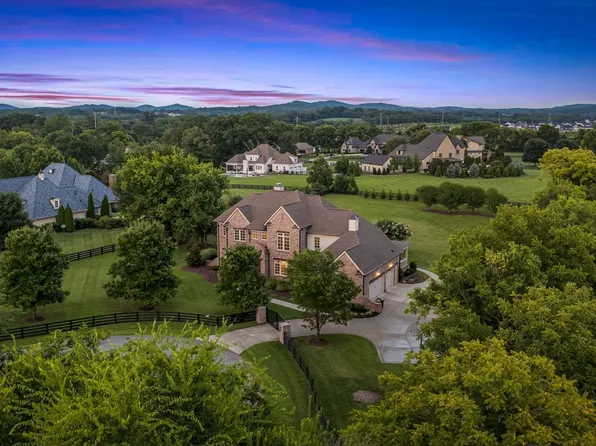 5540 Hawks Landing Dr, Arrington, TN 37014