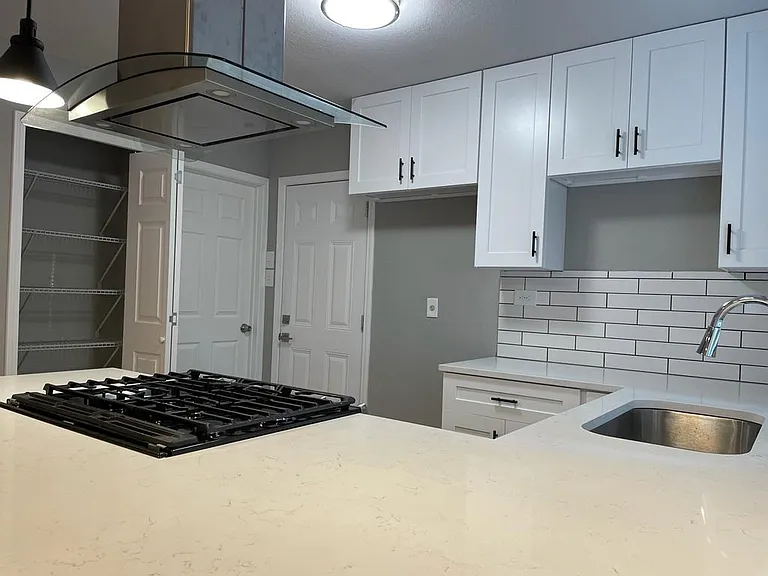 762 Cravens Ave — Photo 8