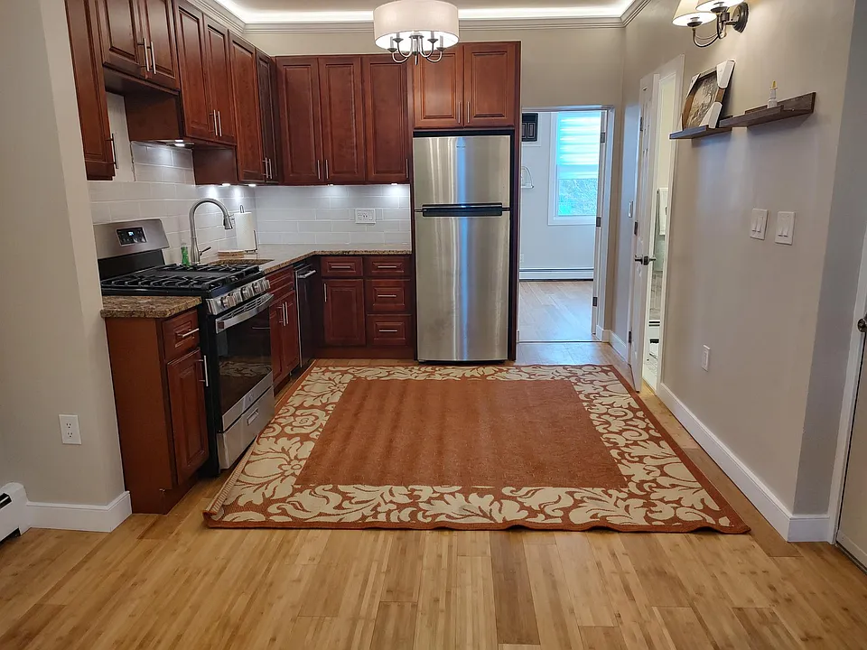 169 Malcolm Ave #2L