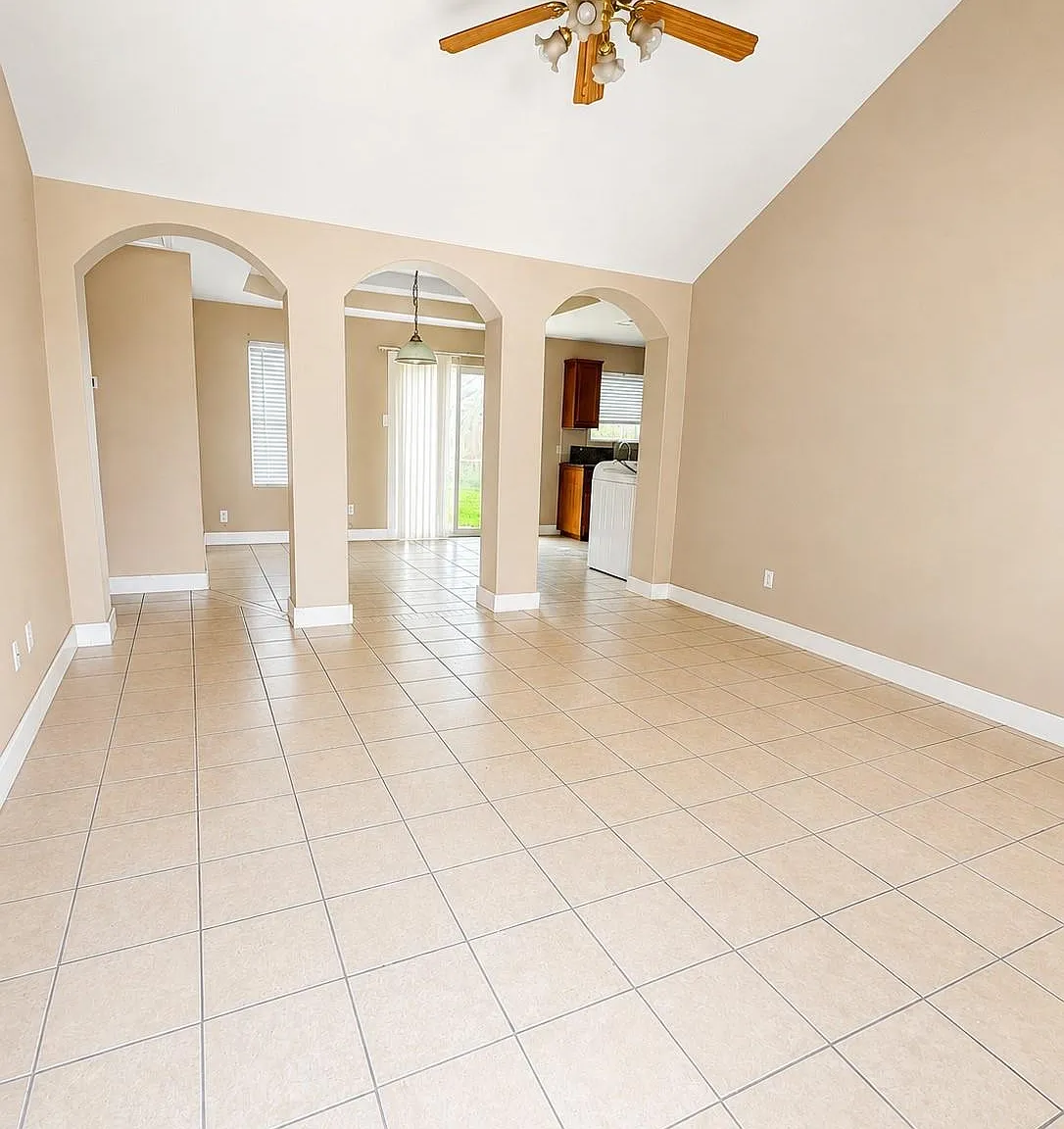 3 bed, 2.0 bath, 1214 sqft, $1,725 — Photo 2
