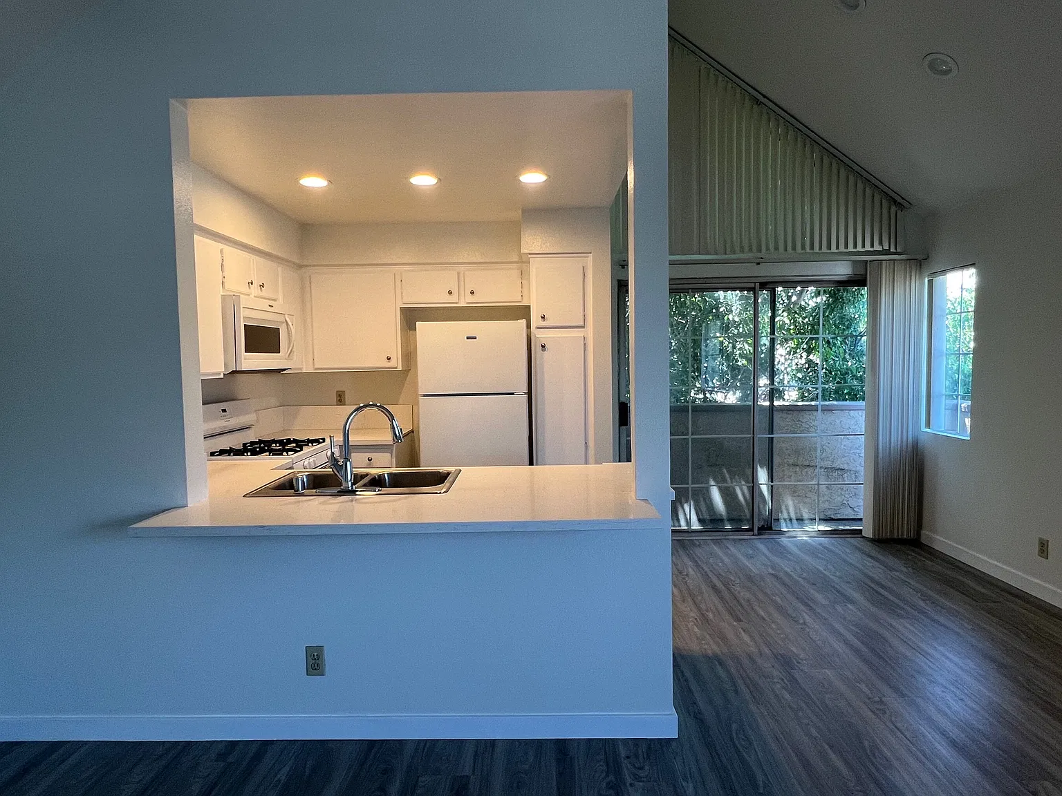 13610 Moorpark Street — Photo 3