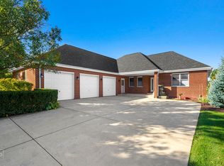 8272 Middlebury Ave, Woodridge, IL
