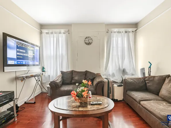 1284 Sterling Place image 4 of 11