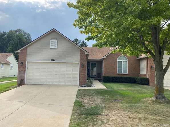 9026 Pine Cove Dr, Whitmore Lake, MI 48189