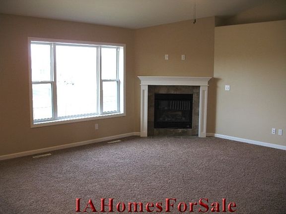 Living Room: Select trim and flooring