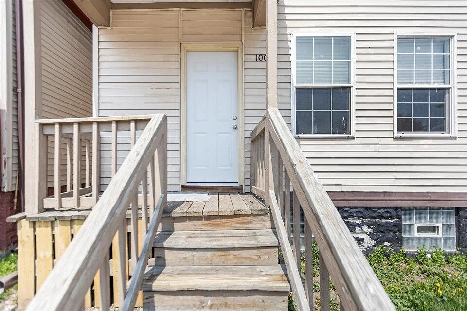 1st image of 1004 W Mineral STREET