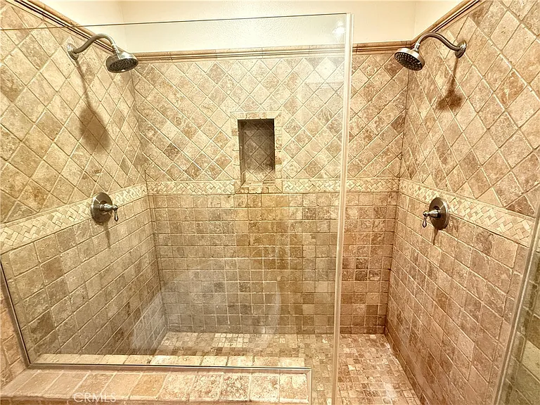 200 Paris Ln #210 — Photo 14