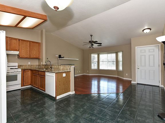 3rd image of 12 Casa Del Este Ct