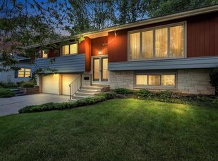 310 Fenway Ter, Manitowoc, WI 54220